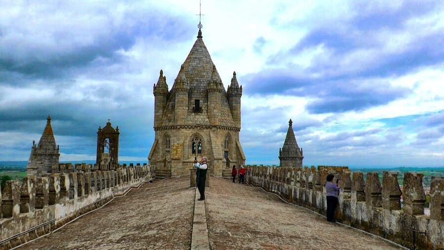 Between Life & Death: Roman Temple, Cathedral & Bone Chapel - From Lisbon to the Alentejo countryside