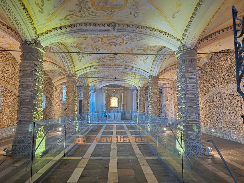 Between Life & Death: Roman Temple, Cathedral & Bone Chapel - Lunch and Praça do Giraldo give you time to breathe