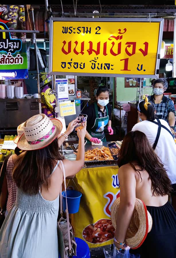 BKK’s Ultimate Food & Canal Tour "Tuk-Tuk Temples & Tastes" - Eating through Talat Phlu one small dish at a time