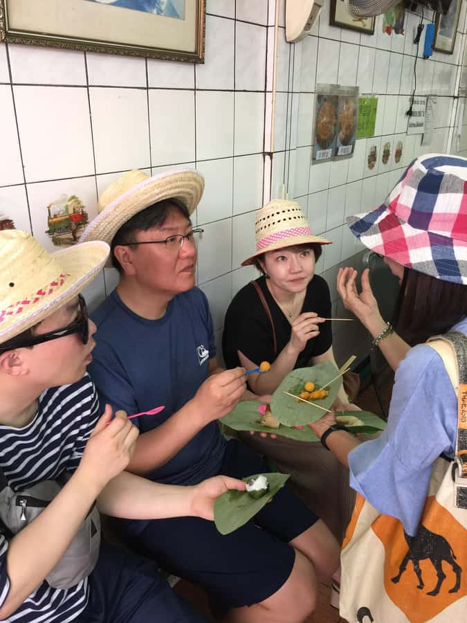 BKK’s Ultimate Food & Canal Tour "Tuk-Tuk Temples & Tastes" - What Hong adds to the day