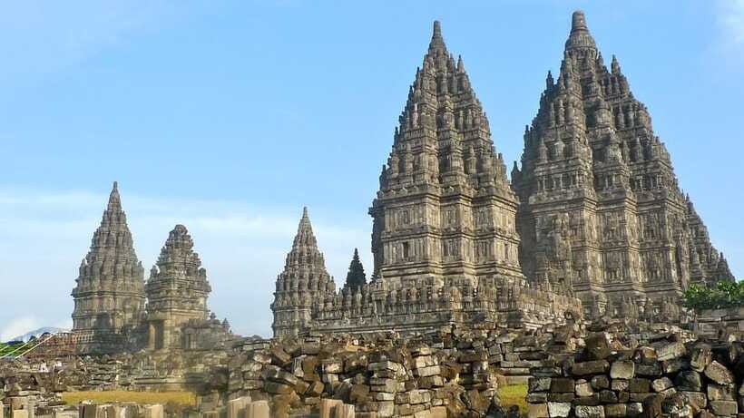 Borobudur and Prambanan Temple Shared or Private Tour - Should you book the Borobudur and Prambanan tour?