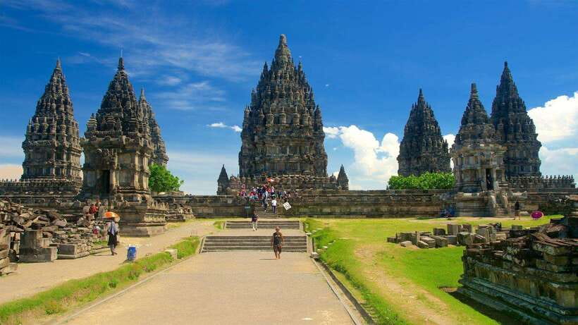 Borobudur and Prambanan Temple Shared or Private Tour - Transport, group size, and guide quality