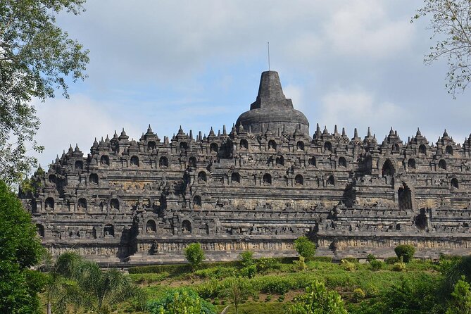 Borobudur Full Climb Up And Prambanan All Inclusive Private Tour - Prambanan and its towering Hindu shrines