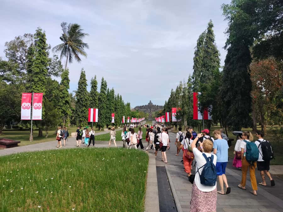 Borobudur &Prambanan Temple Tour Guaranteed Climb to the top - What the $20 price really covers