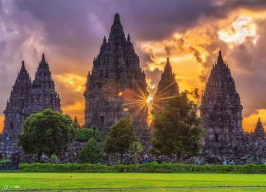 Borobudur &Prambanan Temple Tour Guaranteed Climb to the top - What to bring and what to leave behind