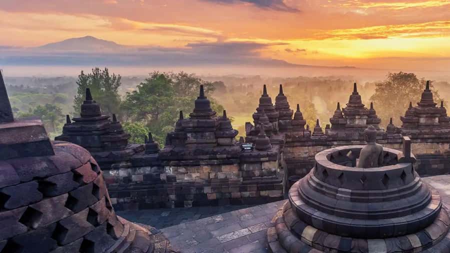Borobudur &Prambanan Temple Tour Guaranteed Climb to the top - Should you book Borobudur and Prambanan with Aan Tour Travel?