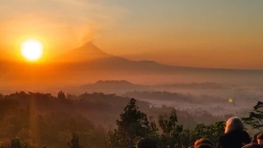 Borobudur Sunrise in stumbu hill, Borobudur, & Mendut temple - Why Setumbu Hill is a smart sunrise choice