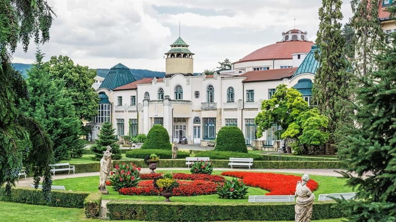 Bratislava/Slovakia: Trencin Castle, Piestany Spa, Monastery - Lunch near Beckov Castle