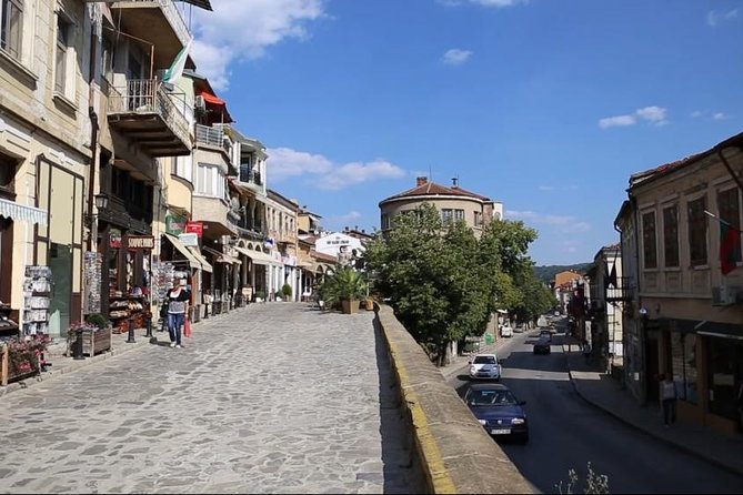 Bulgaria Day Trip: Basarabovo Monastery, Tsarevets & Arbanasi - Nicolas and the style of guiding