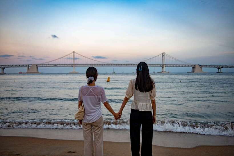 Busan's Best: Sea Temples, Yacht Tour & Sky Capsule Day Tour - Haedong Yonggungsa, Busan’s temple by the water