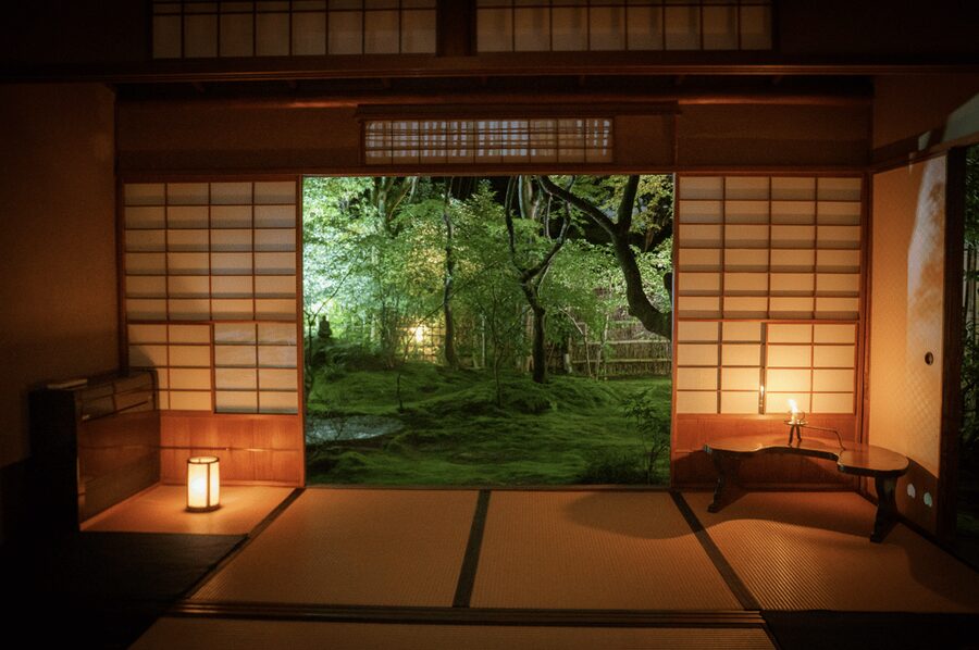 Candlelit Zen: Evening Meditation at Kyoto’s Secret Temple - Entering a Kyoto temple after dark