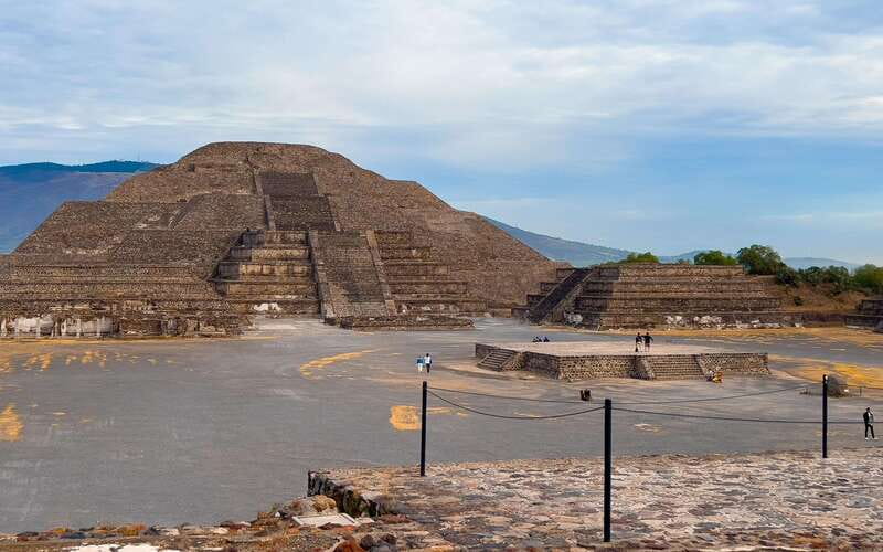 CDMX: Teotihuacan Pyramids & Guadalupe Shrine Guided Tour - The Basilica of Guadalupe in 90 minutes