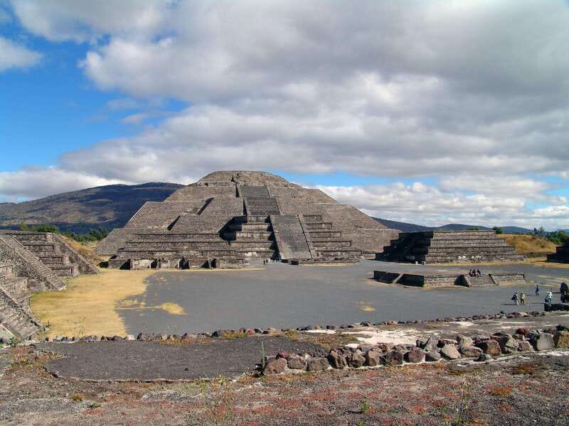 CDMX: Teotihuacan Pyramids & Guadalupe Shrine Guided Tour - Lunch before the pyramids