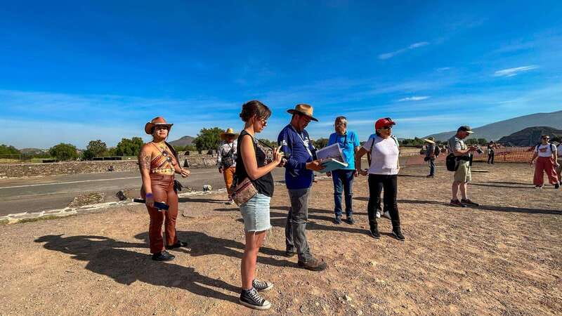 CDMX: Teotihuacan Pyramids & Guadalupe Shrine Guided Tour - Guides, transport, and the pace of the day