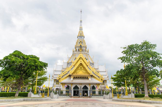 Chachoengsao One Day Trip from Bangkok : Historic Market and Buddhist Temples - What the guide adds to the experience