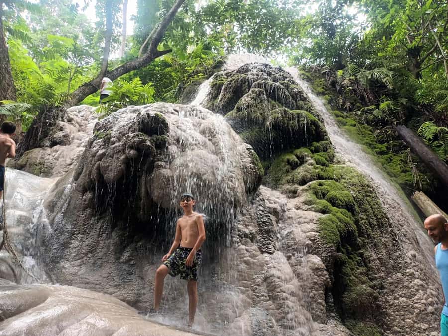 Chiang Dao Cave, Sticky Waterfall, Baan Den Temple Private - Wat Ban Den’s colorful hilltop setting