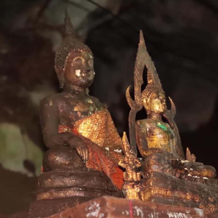 Chiang Dao Cave, Sticky Waterfall, Baan Den Temple Private - Climbing Bua Thong Sticky Waterfalls