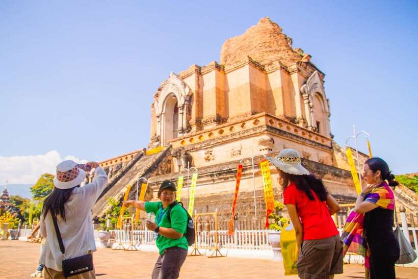 Chiang Mai: 3 Hour Old City and Temples Guided Walking Tour - Wat Phra Singh and the final hour