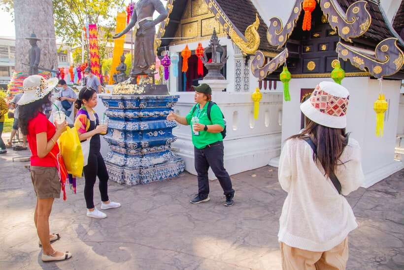 Chiang Mai: 3 Hour Old City and Temples Guided Walking Tour - How the pace feels in real life