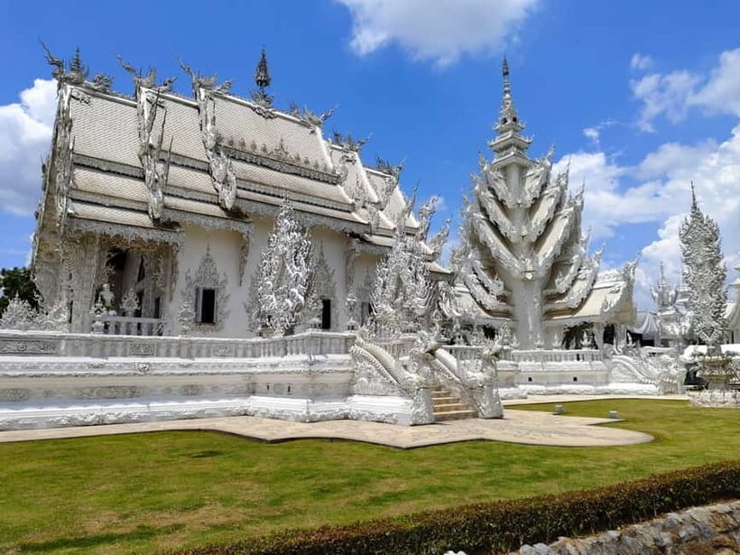 Chiang Mai: Chiang Rai Red, White, and Blue Temples day tour - The optional Long Neck Karen Village needs careful thought