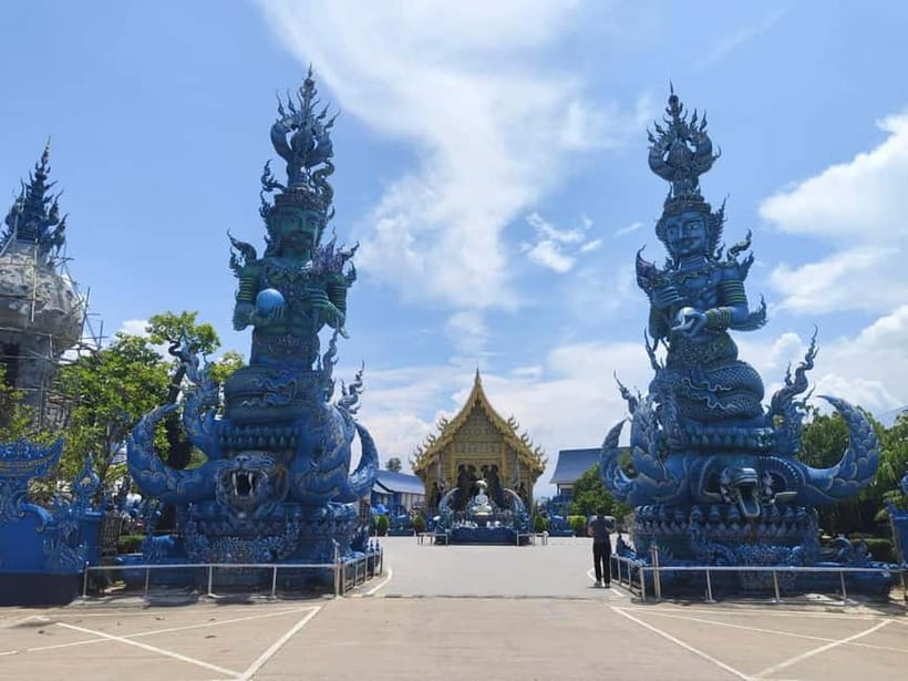 Chiang Mai: Chiang Rai Red, White, and Blue Temples day tour - What to wear and bring for this 12-hour outing