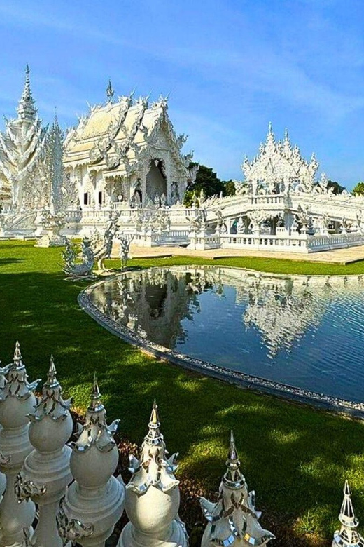 Chiang Mai: Chiang Rai Temples, Golden Triangle & Boat Tour - Thai buffet lunch and northern flavors