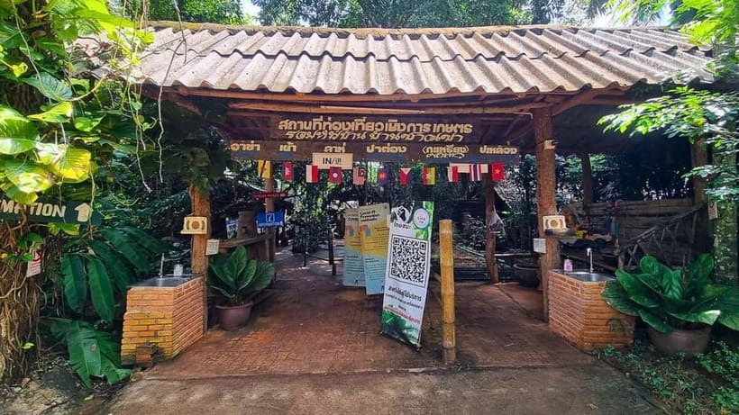 Chiang Mai: Chiang Rai Temples, Golden Triangle & Boat Tour - Wat Rong Suea Ten, the Blue Temple