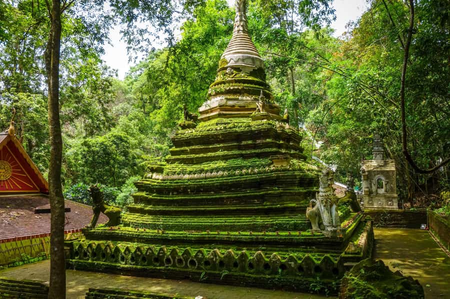 Chiang Mai Discover Hidden Gem Northern Temples I Thailand - Wat Lok Moli: A Calm Start Away From the Crowds