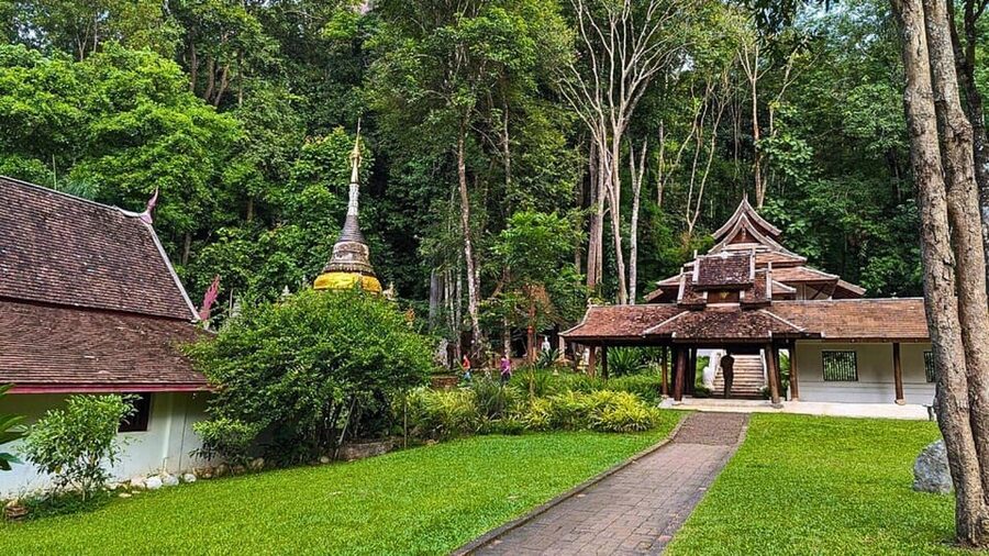 Chiang Mai: Doi Suthep and Wat Pha Lat Temple Evening Tour - What the evening timing adds