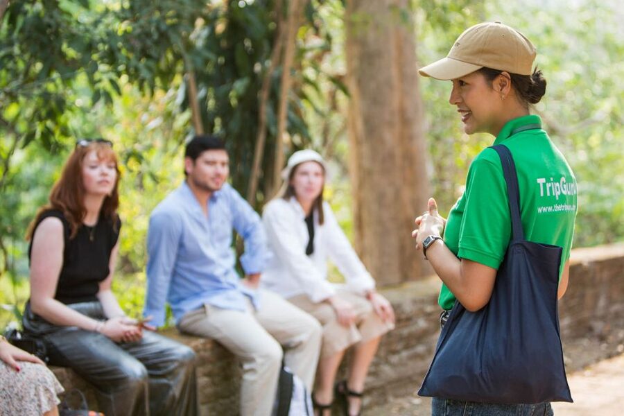Chiang Mai: Doi Suthep and Wat Umong Enchanting Evening Tour - What the Guides Add to the Visit