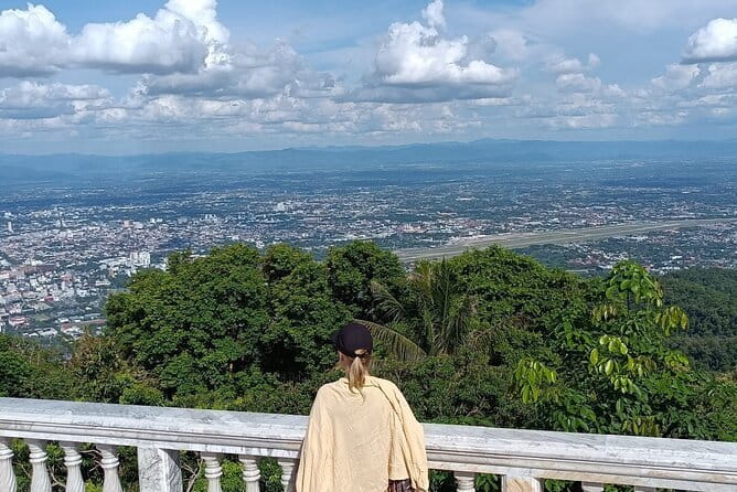 Chiang Mai Doi Suthep Temple and Wat Pha Lat Hike - Exploring golden Doi Suthep