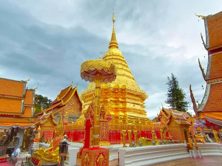 Chiang Mai: Doi Suthep Temple & Sticky Waterfall Trip - Guides, families, and the small-group feel