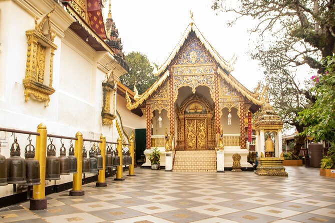 Chiang Mai - Doi Suthep Temple & Wat Pha Lat Hike - The songthaew ride is part of the deal