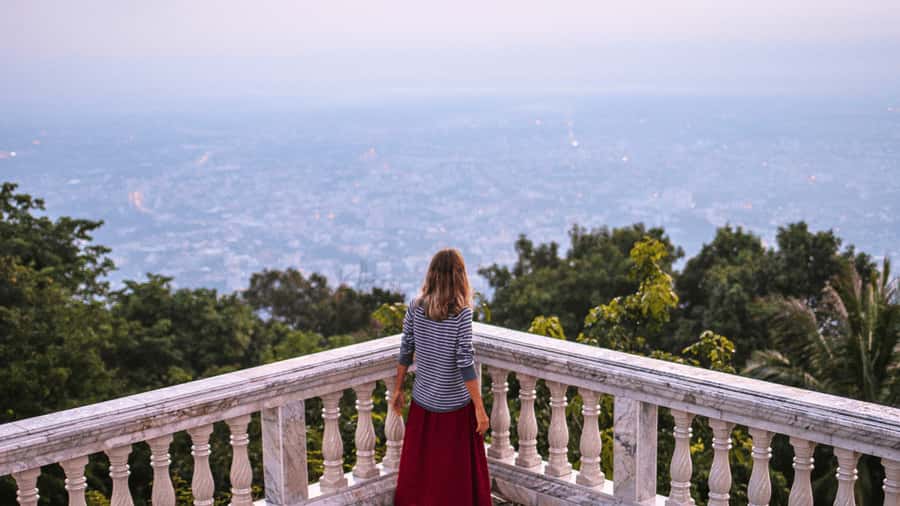 Chiang Mai: Doi Suthep, Wat Pha Lat and Michelin Food Tour - Doi Suthep after the lights come on