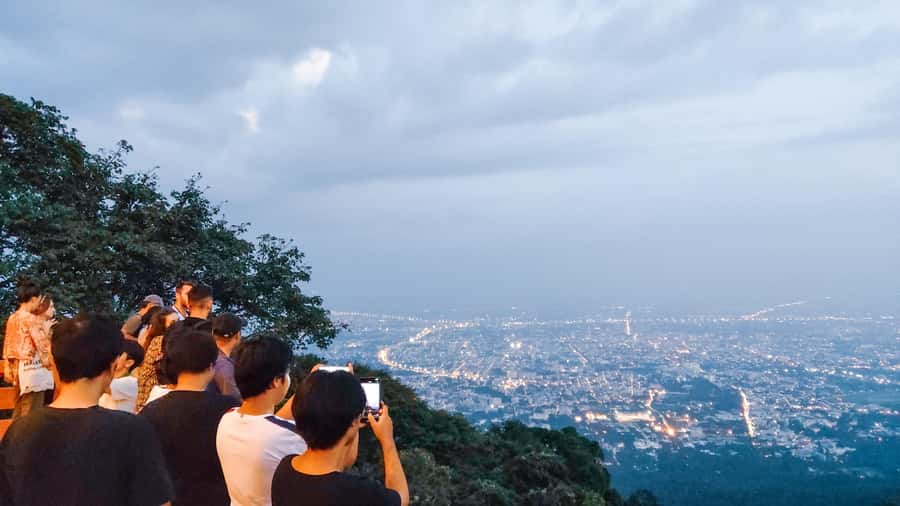 Chiang Mai: Doi Suthep, Wat Pha Lat and Michelin Food Tour - Warorot Market and the Michelin food stop