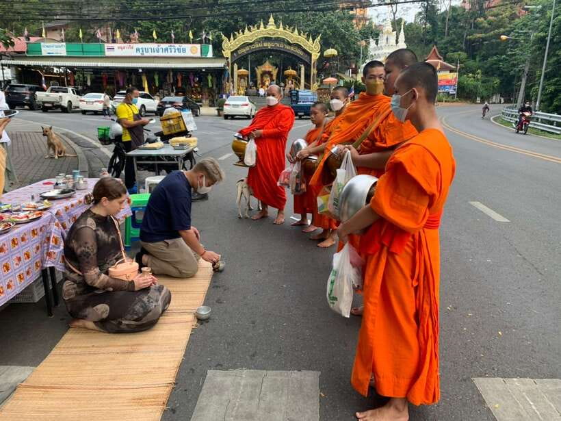 Chiang Mai: Doi Suthep, Wat Umong, and Pha Lat Sunrise Tour - Exploring the tunnels and forest at Wat Umong
