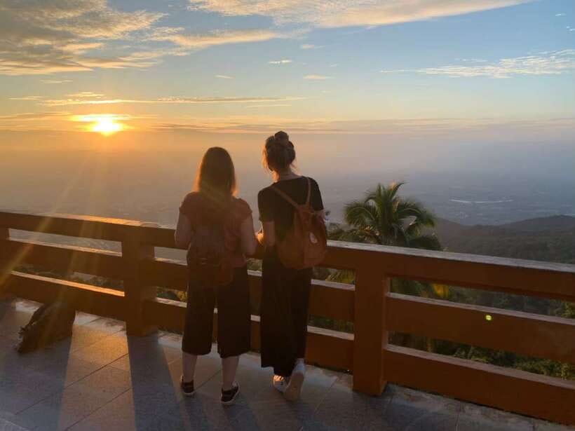 Chiang Mai: Doi Suthep, Wat Umong, and Pha Lat Sunrise Tour - Climbing the 309 steps to Wat Phra That Doi Suthep