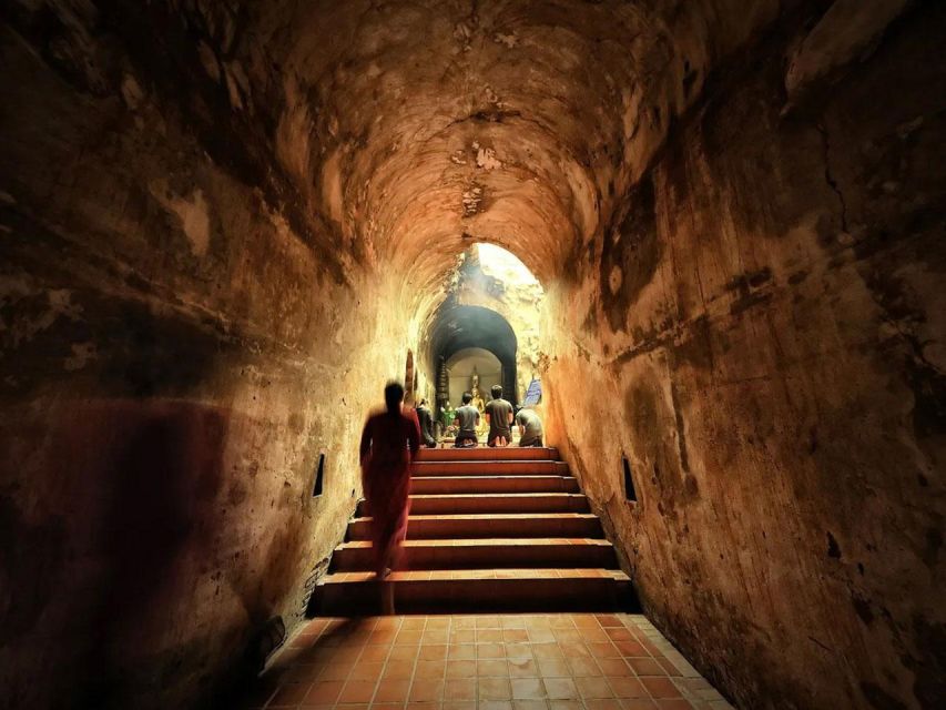 Chiang Mai: Doi Suthep & Wat Umong Twilight Tour with Pickup - Climbing the 300-plus Naga steps