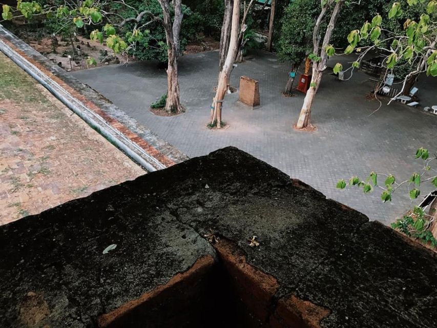 Chiang Mai: Doi Suthep & Wat Umong Twilight Tour with Pickup - The guide makes the difference