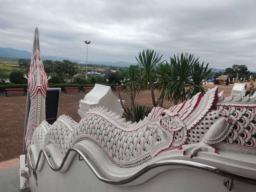 Chiang Mai: Elephants, Sticky Waterfalls, Market and Temple - What to pack and who should book