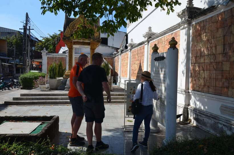Chiang Mai: Historic Temples and City Guided Walking Tour - Who should book this three-hour tour?