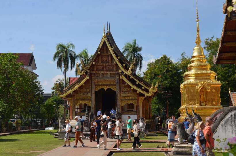 Chiang Mai: Historic Temples and City Guided Walking Tour - Why this walk works so well in Chiang Mai