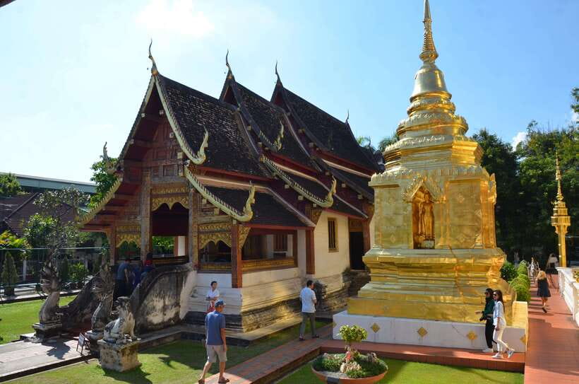 Chiang Mai: Historic Temples and City Guided Walking Tour - Wat Phra Singh shows classic Lanna design