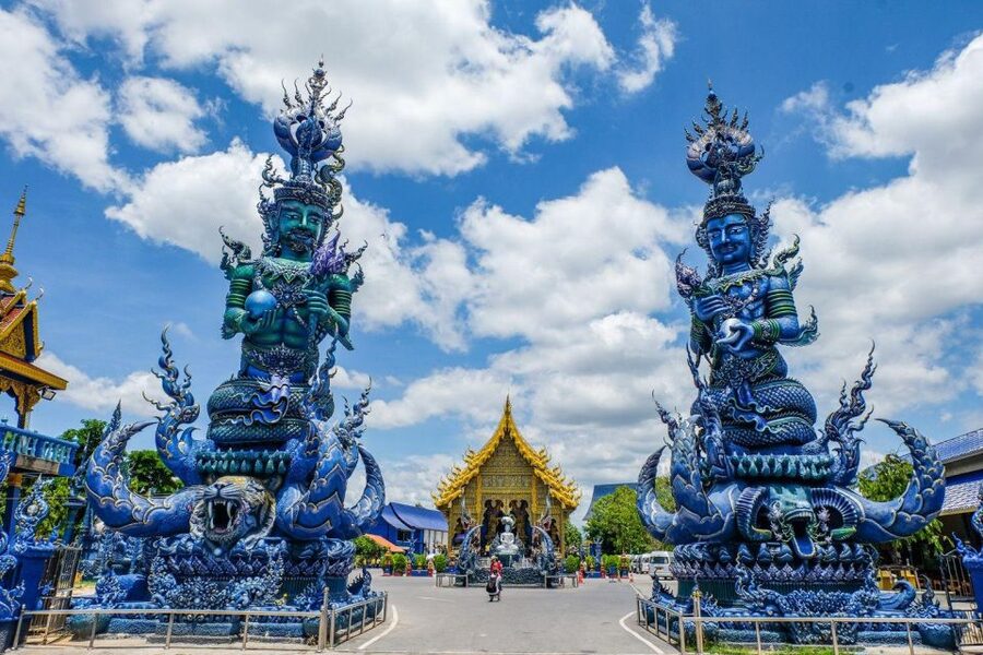 Chiang Mai: Long Neck Village & Chiang Rai’s Iconic Temples - Guides, explanations, and group rhythm