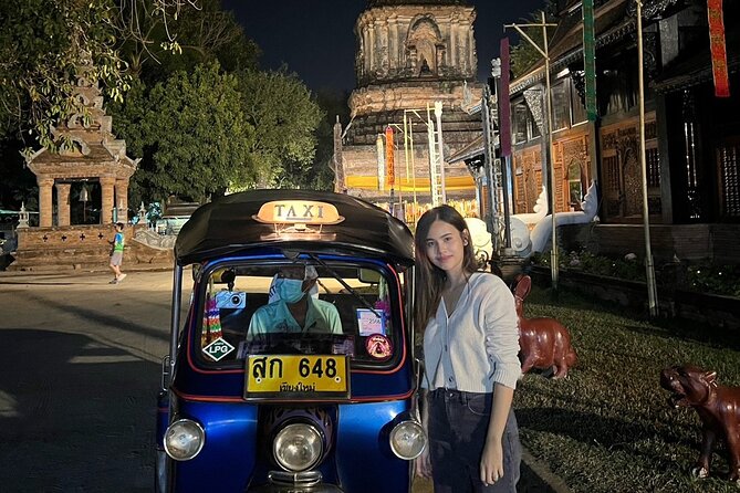Chiang Mai Temples and Market Tuk-Tuk Evening Night Tour - What this four-hour Chiang Mai evening tour is really like