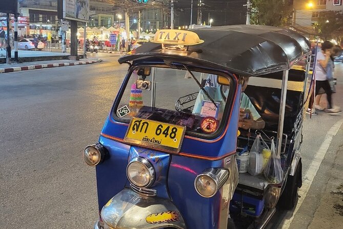 Chiang Mai Temples and Market Tuk-Tuk Evening Night Tour - Wat Chedi Luang and the THB 50 decision
