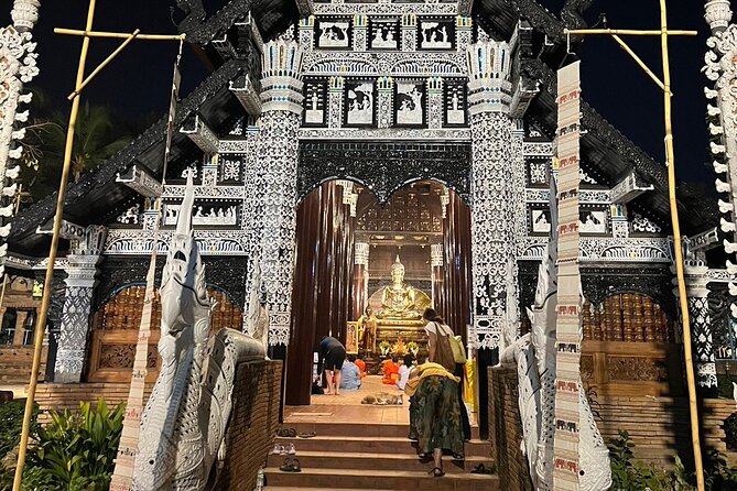 Chiang Mai Temples and Market Tuk-Tuk Evening Night Tour - Guides, explanations, and the importance of clear English