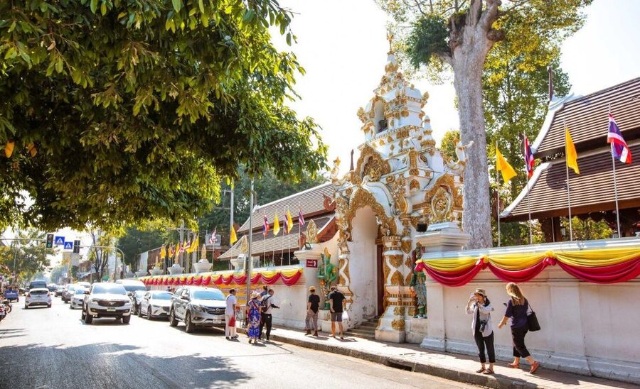 Chiang Mai: Temples and Street Food Night Tour by Tuk Tuk - Who will enjoy it most