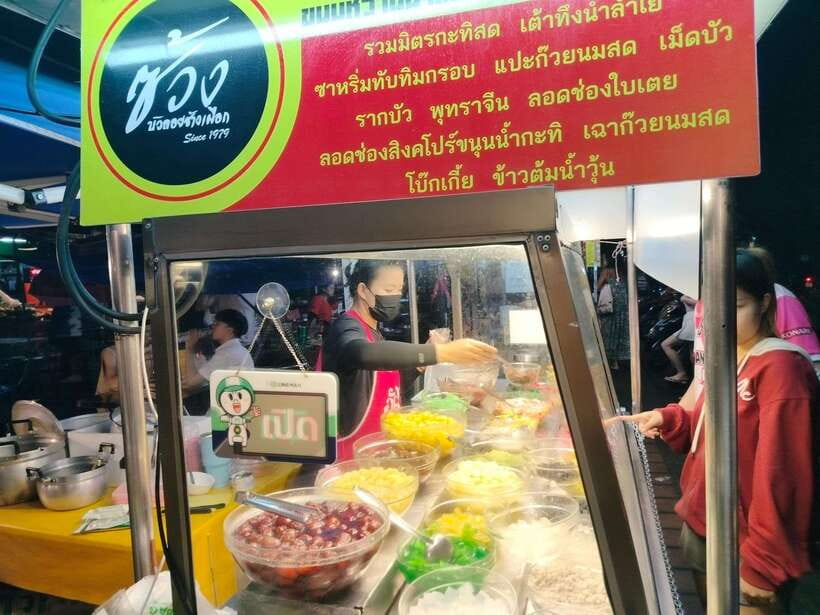 Chiang Mai: Tuk-Tuk Evening Tour with Temples & Street Foods - Warorot and Ton Lam Yai after sunset