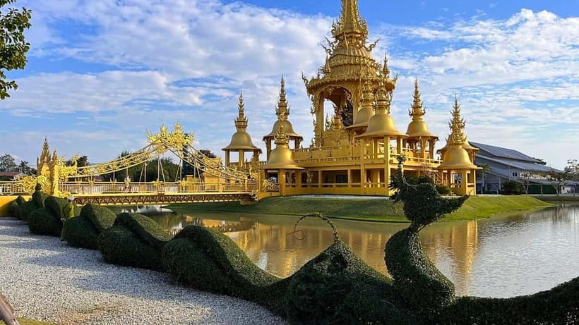 Chiang Mai: White and Blue Temples and Lalita Cafe - The early ride through Northern Thailand